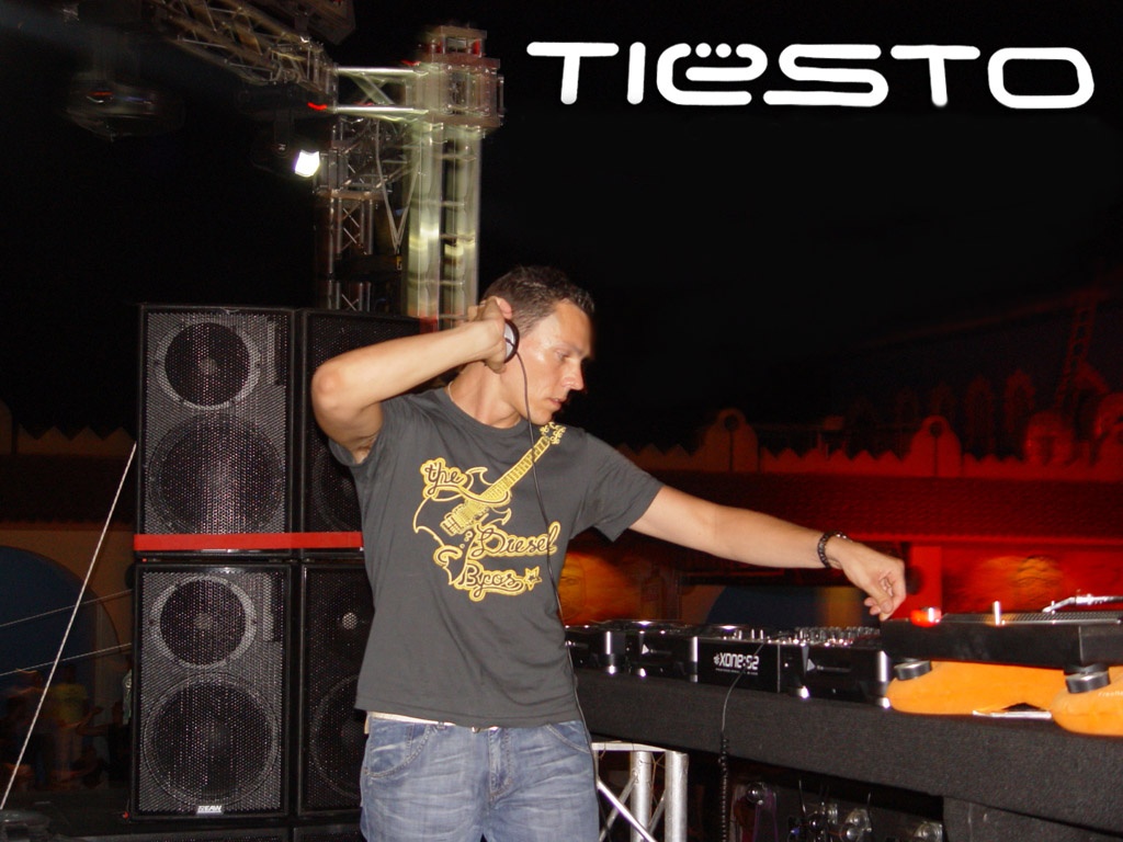 Dj Tiesto Live performance HD and Wide Wallpapers