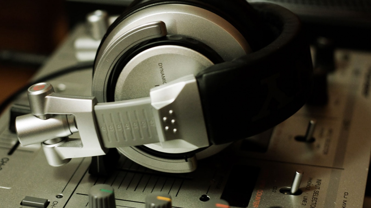 Sony MDR-V700 Headphones HD and Wide Wallpapers